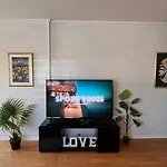 アパート Stylish 2-bedrooms Apartment, Smart Tv, Netflix, Parking -