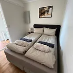 Апартаменты Stylish 2-bedrooms Apartment, Smart Tv, Netflix, Parking - *