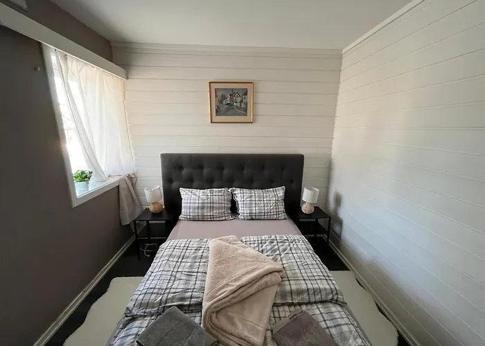 Stylish 2-bedrooms Apartment, Smart Tv, Netflix, Parking - דירה *